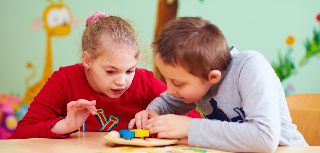 kids working together to solve a problem